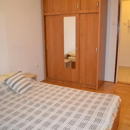 Miranda Apartment